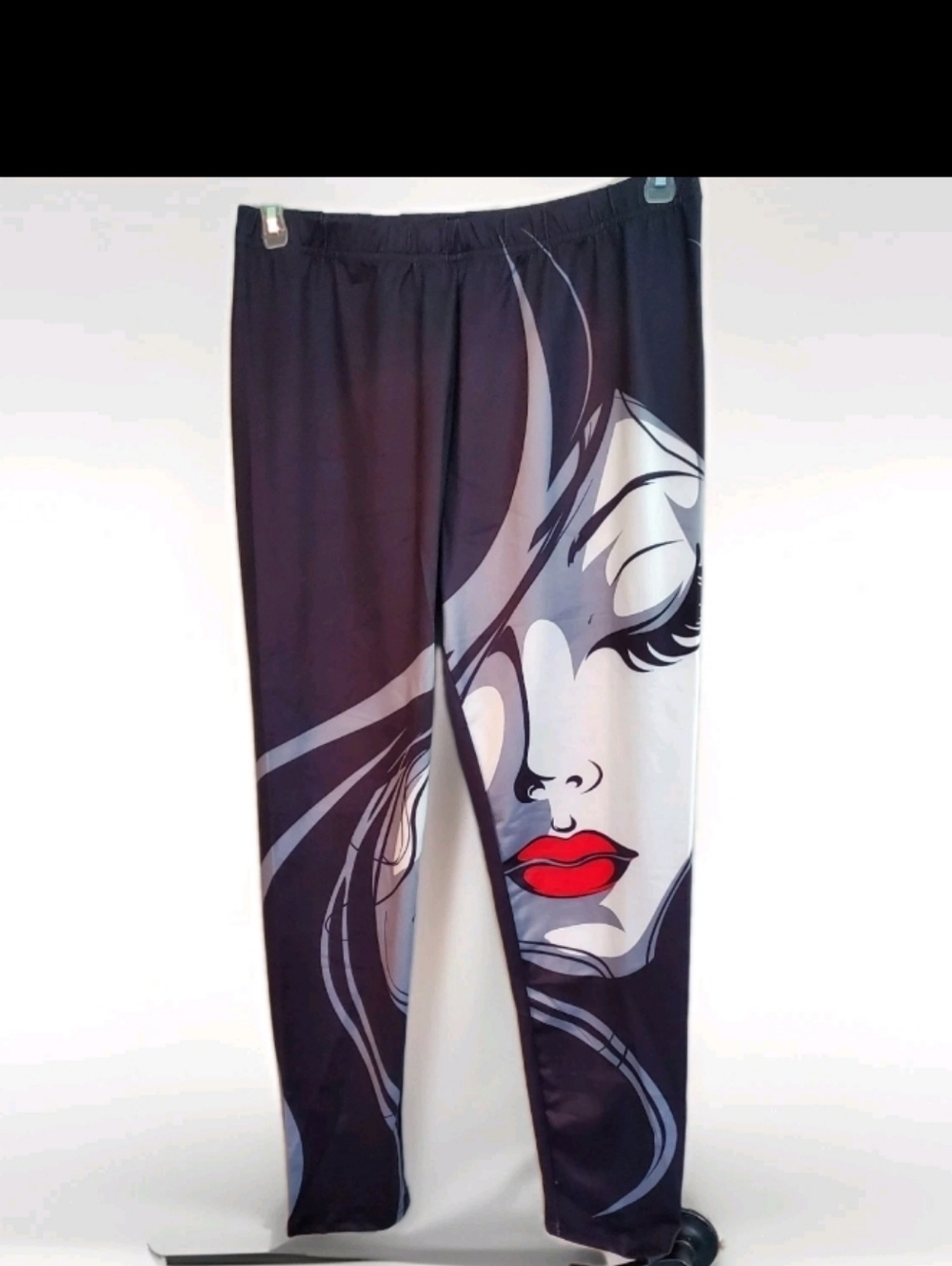 Graphic Face Print Leggings Red Lip Accent